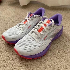 Brooks Adrenaline GTS 22